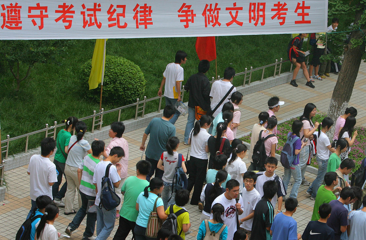 重庆医药学校2021年招生对象是什么_招初中生吗