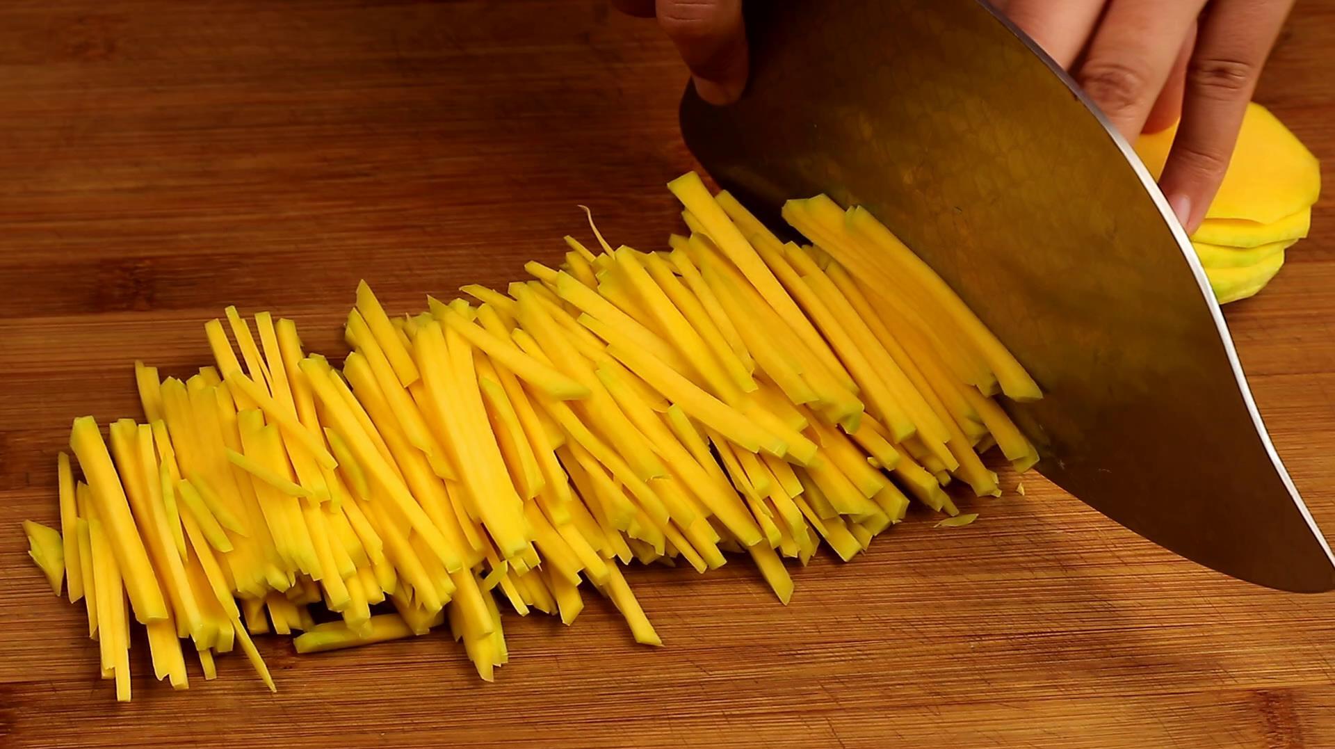 南瓜的新吃法,不炒不炸不摊饼,我家一周至少吃3次,简单又解馋