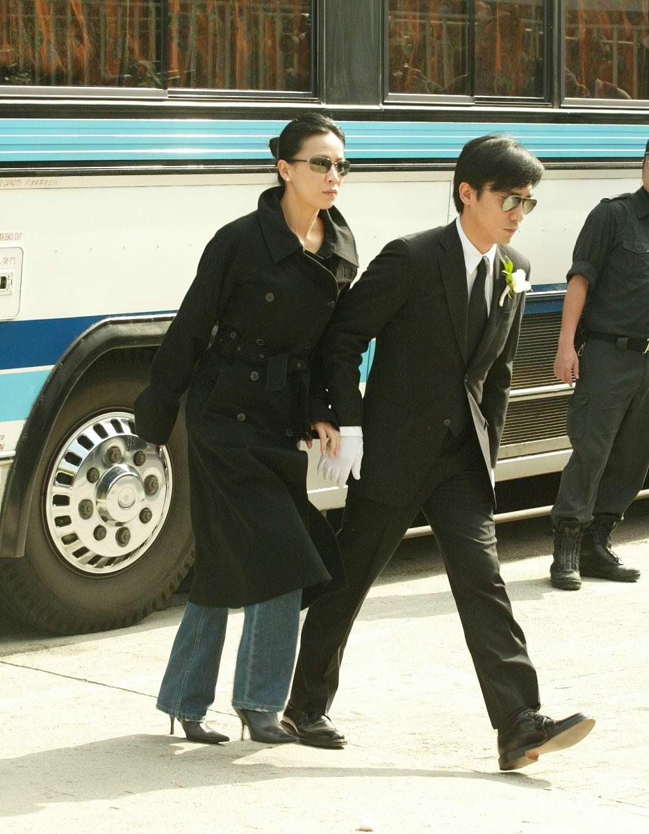 idea：建立宠物殡仪馆品牌系列。我们跟医院进行合作利润也与医院分成在宠物去世后殡仪馆承接宠物的后事开设纪念品制作、火化处理过程的公开 主人可选择是否参与。同时搭建一个网站里面可以供主人分享自己与宠物的故事 照片等内容也可以方便主人之间的交流。另外我们可以拿出利润的一部分用来投喂流浪小动物等做公益事业增加品牌的知名度和提高信誉。这是什么商业模式有什么创新的观点