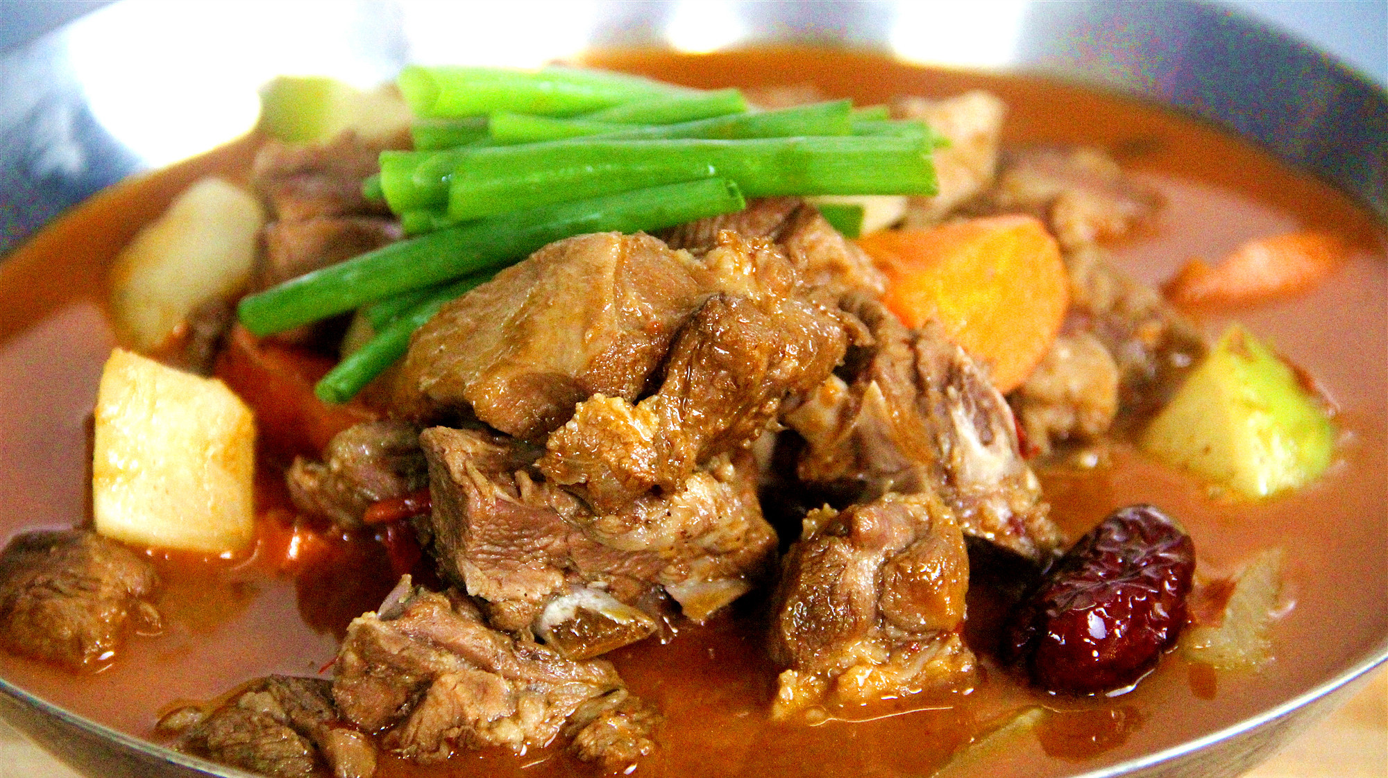 河南新乡特色美食,红焖羊肉,羊肉吃完还可以涮火锅,真过瘾!