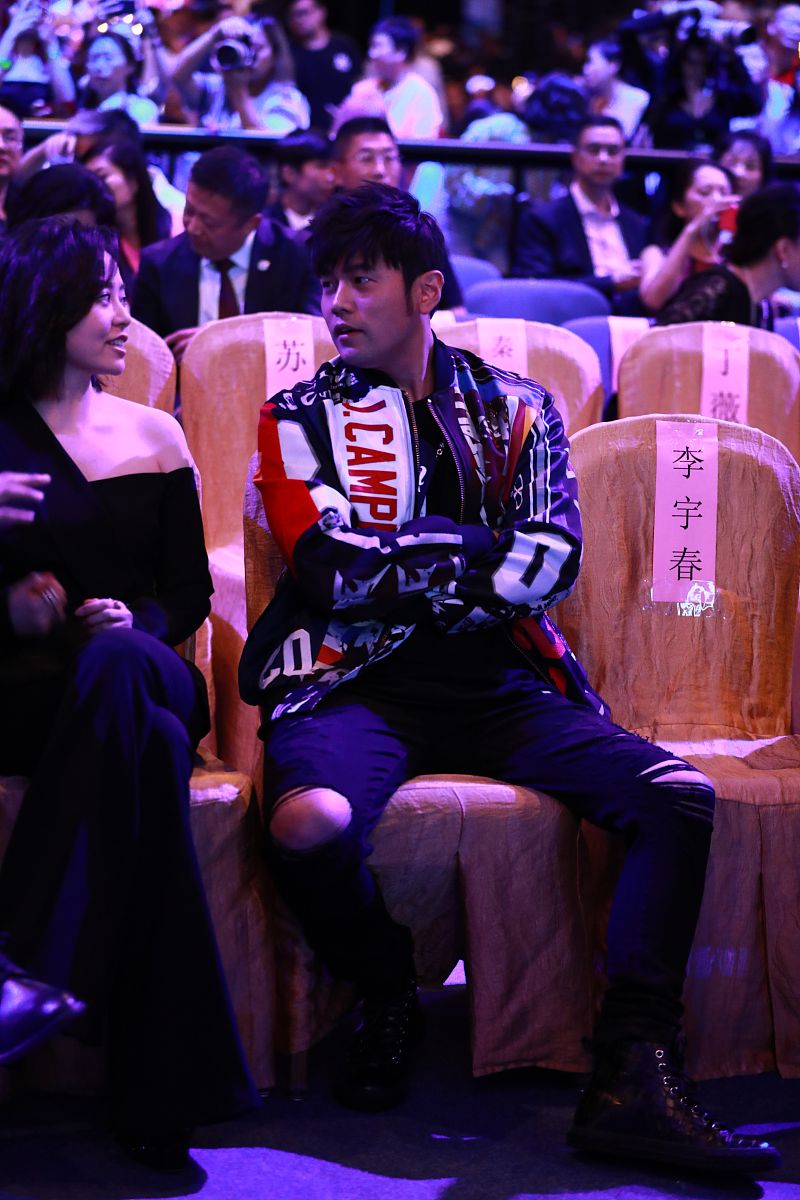 为什么一听重塑雕像的权力的歌就困