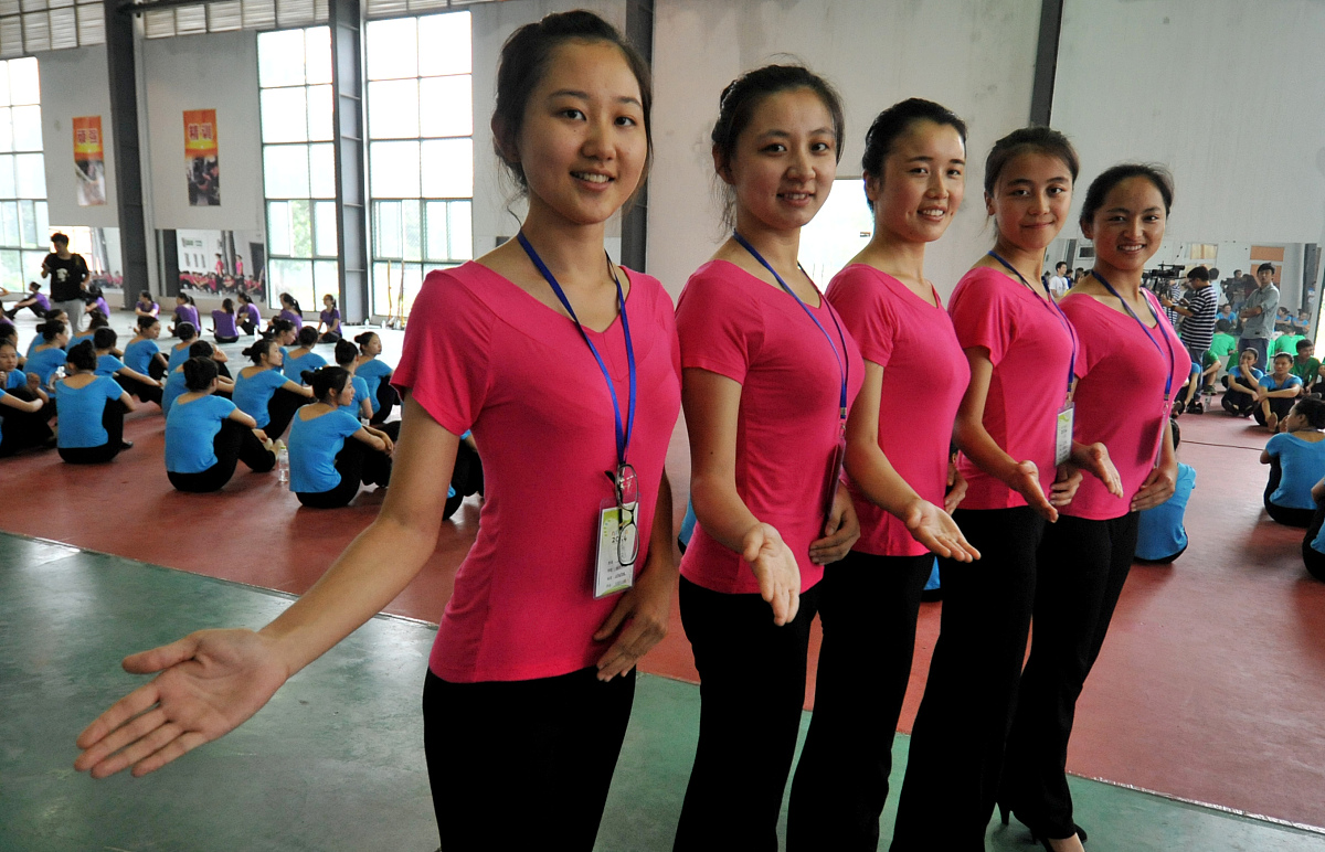 安徽黄梅戏艺术职业学院五年制大专有高铁乘务专业吗