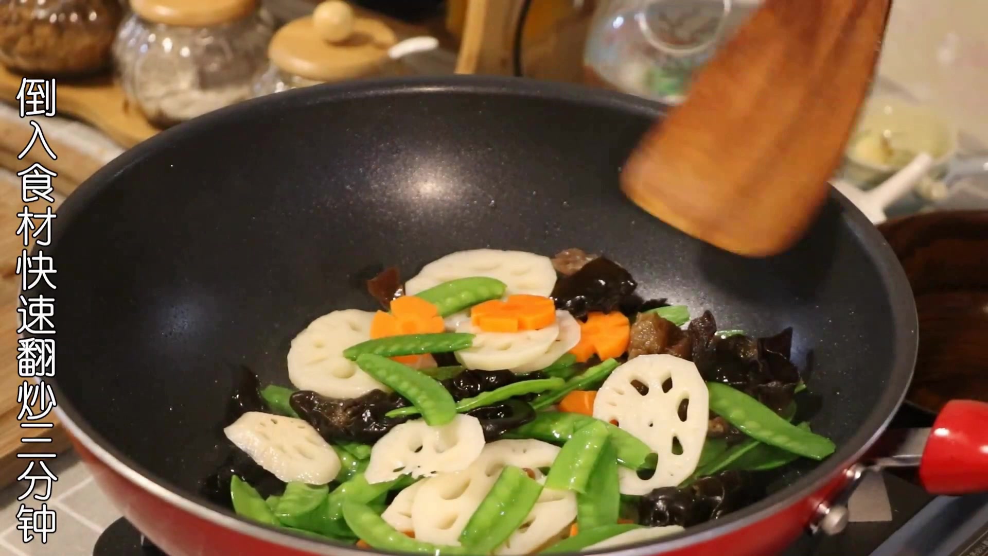 大厨教你广东名菜荷塘小炒的做法,营养搭配均衡,比吃肉还要过瘾