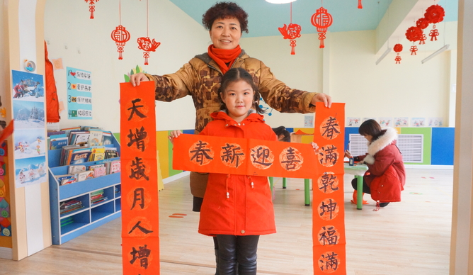 果然视频|满屏中国味儿!凤凰路幼儿园庆元旦亲子游园会花样多