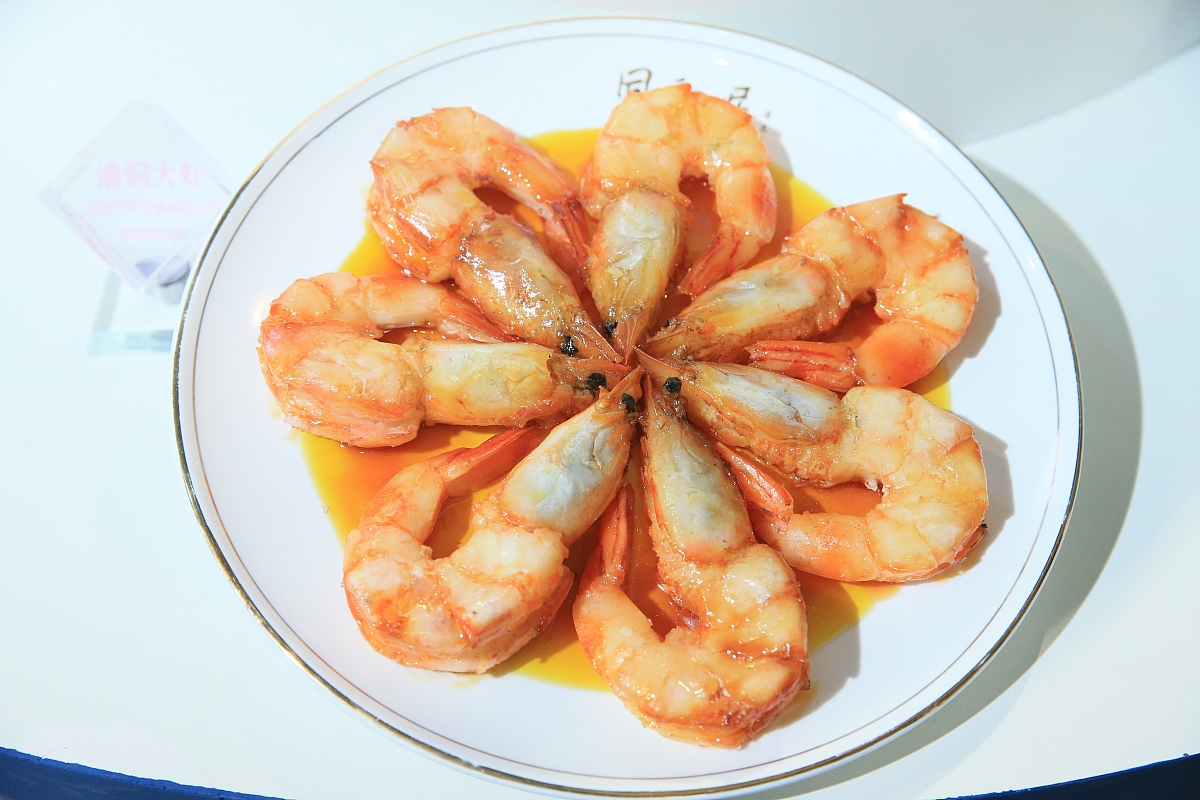 主题是 我们餐馆开业 有优惠套餐 充值优惠 的广告文案