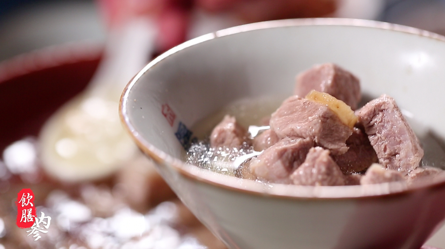 一道蒸菜!黑猪肉纤维粗,加入两种调味料一起蒸,味道奇香汤好喝