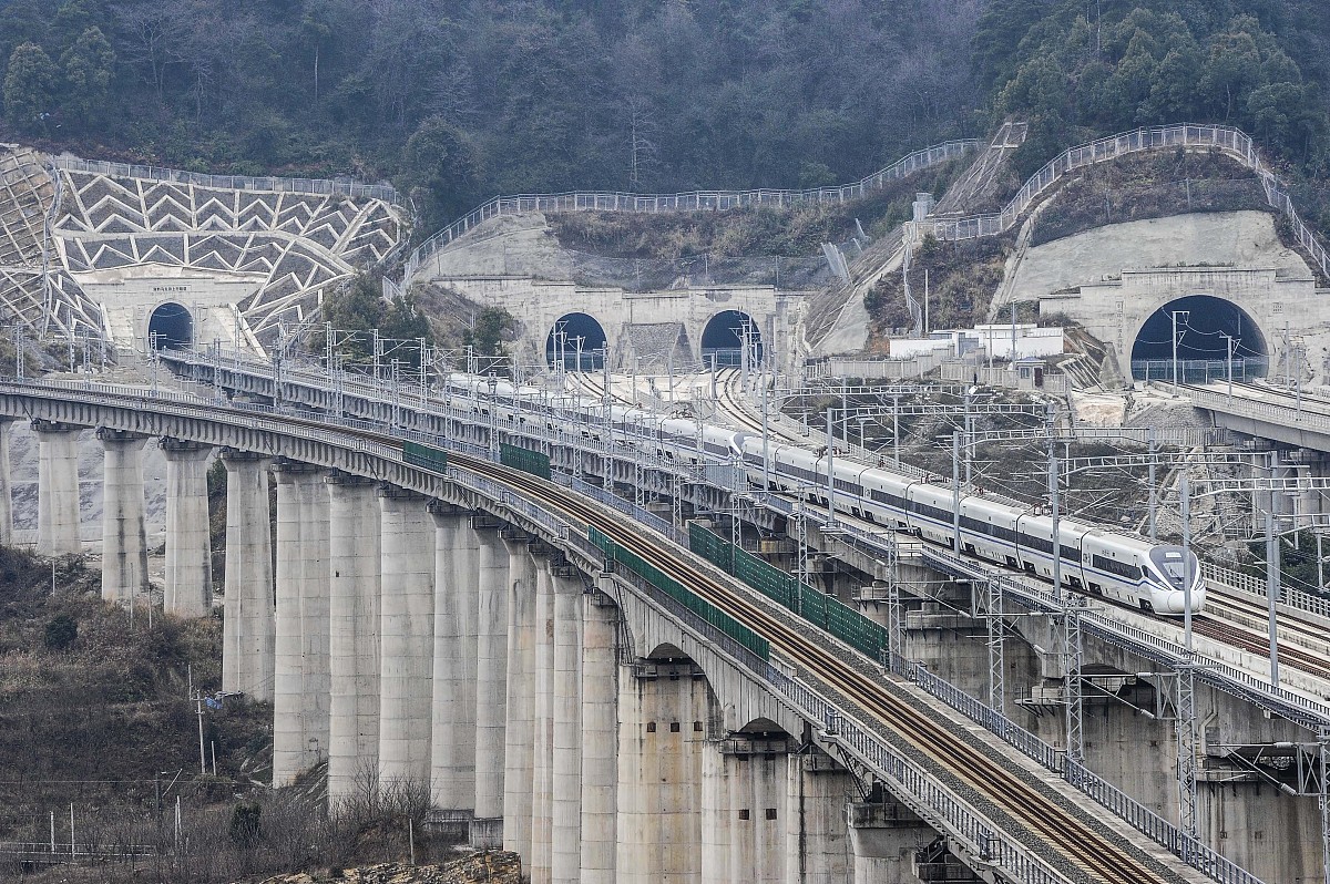 贵阳交钱就能读的高铁学校有哪些