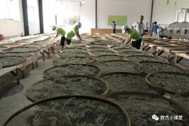 老年人总是便秘便血?一把枯草润肠通便,还能清