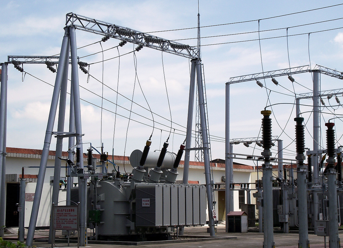 西安电力高等专科学校高压输配电线路施工运行与维护 - 专业培养电力行业人才