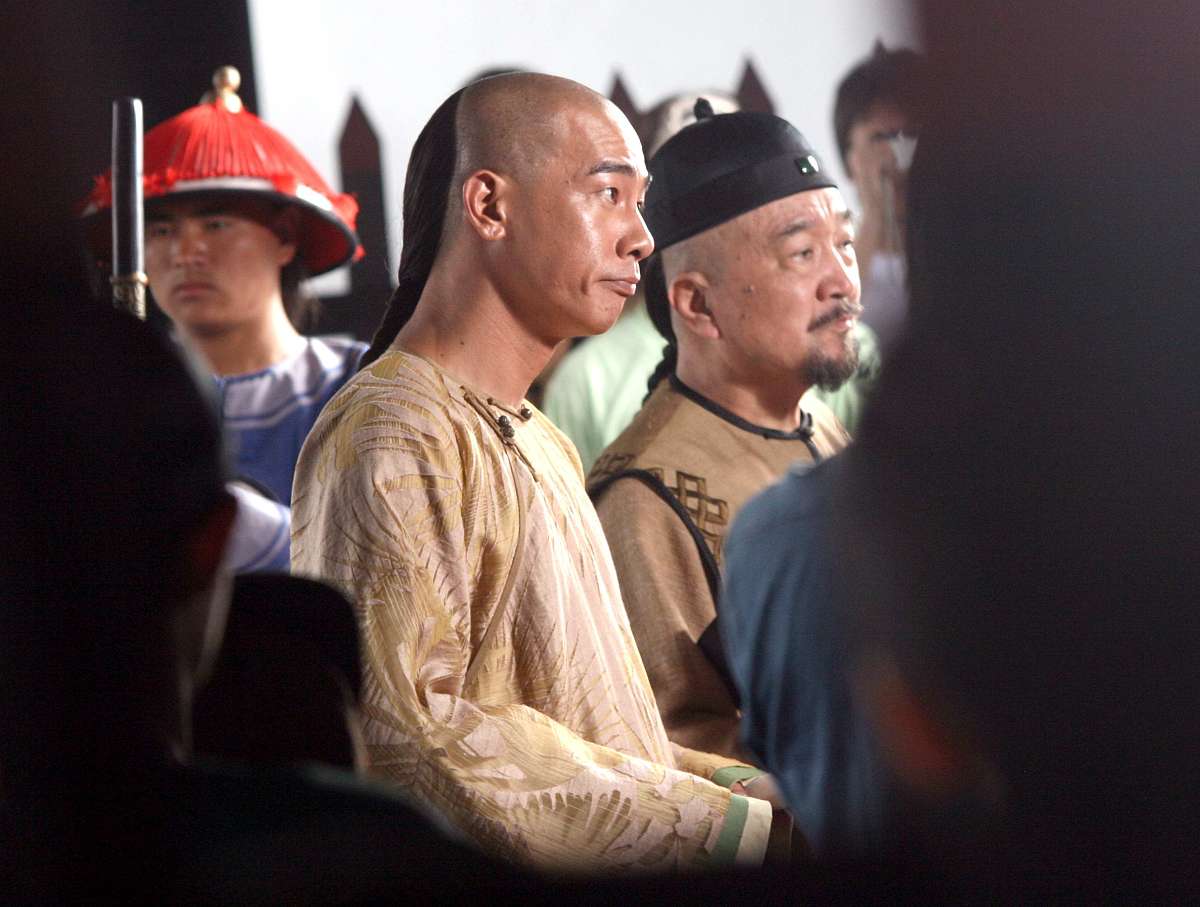 若明朝沈万三和清朝和珅的钱换算成现代人民币到底哪个更有钱？详细说明一下