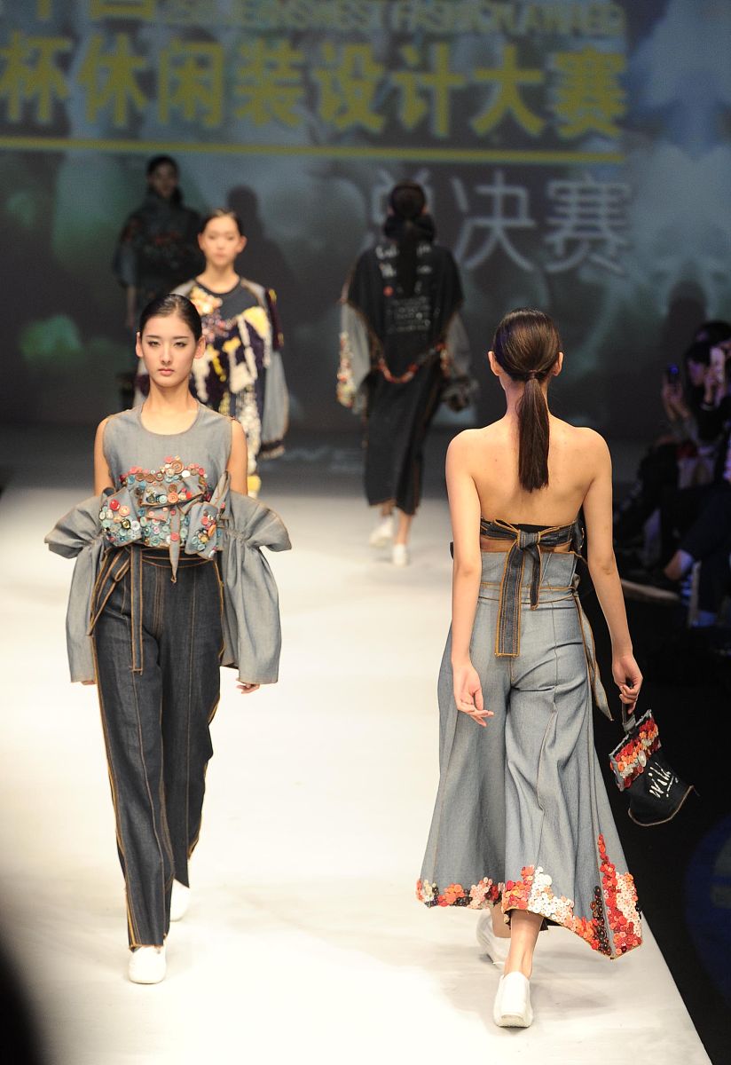 山西农业大学信息学院开设服装与服饰设计专业吗？