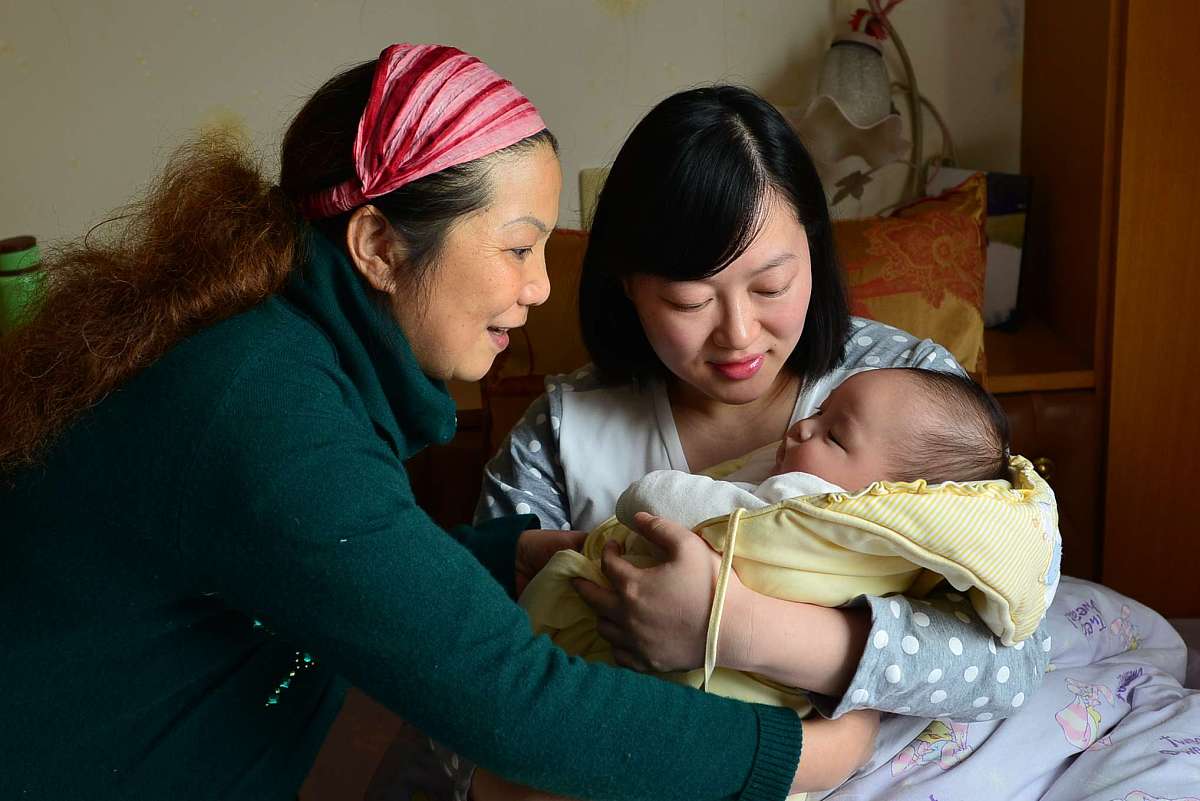 石敏姐细节到位无论是照顾宝妈还是宝宝都非常用心。半夜宝宝哭也是起来哄跟家里人相处的方式也特别不错。还做过三年养生馆工作 的月嫂官方评价500字