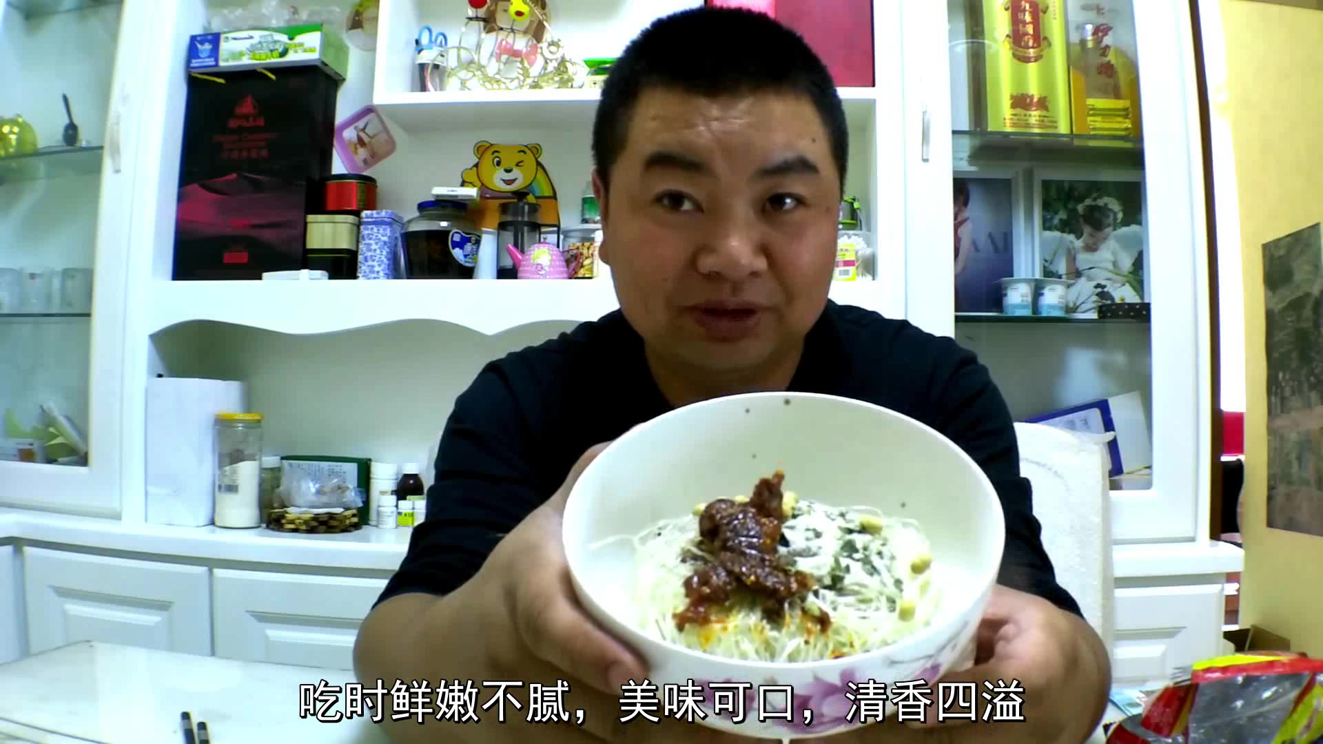 重庆酸辣粉也可以这样吃,网友推荐加了一点热水,吃着都辣到嘴了