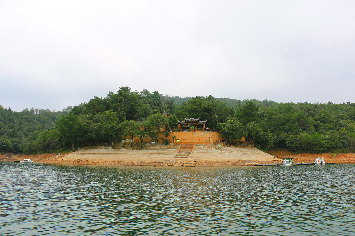 秋意浓浓：感受秋天无限魅力