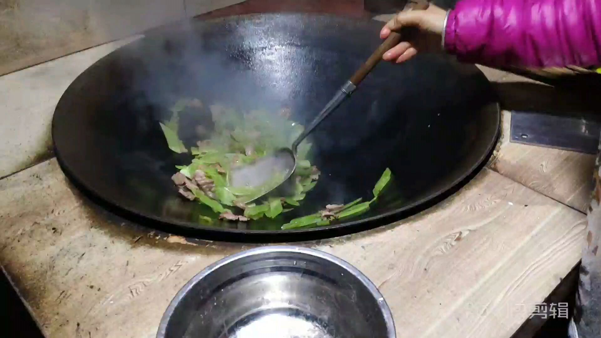 农村柴火灶炒的菜就是好吃