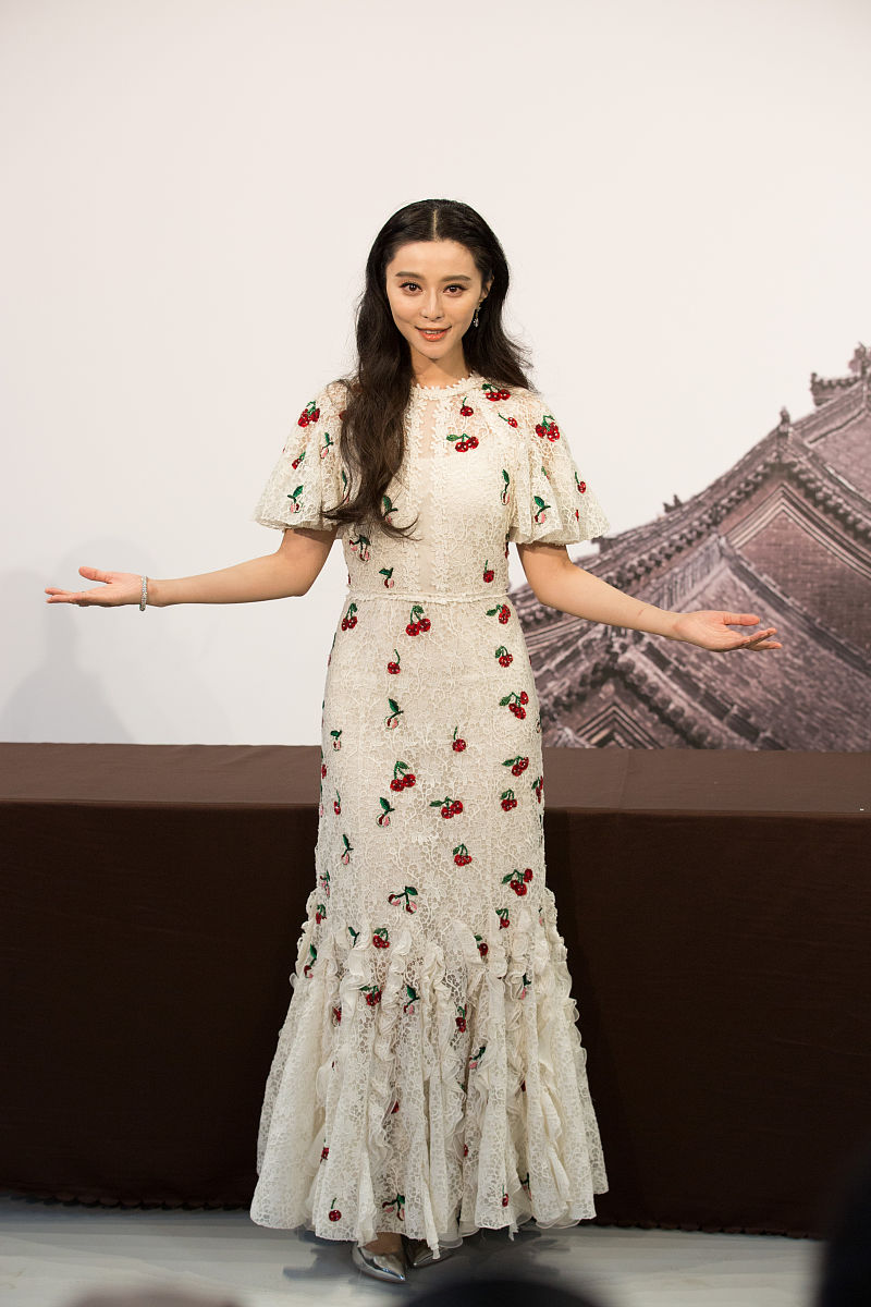 2017年10月28日,山西平遥,第1届平遥国际电影展.范冰冰身穿giambattis