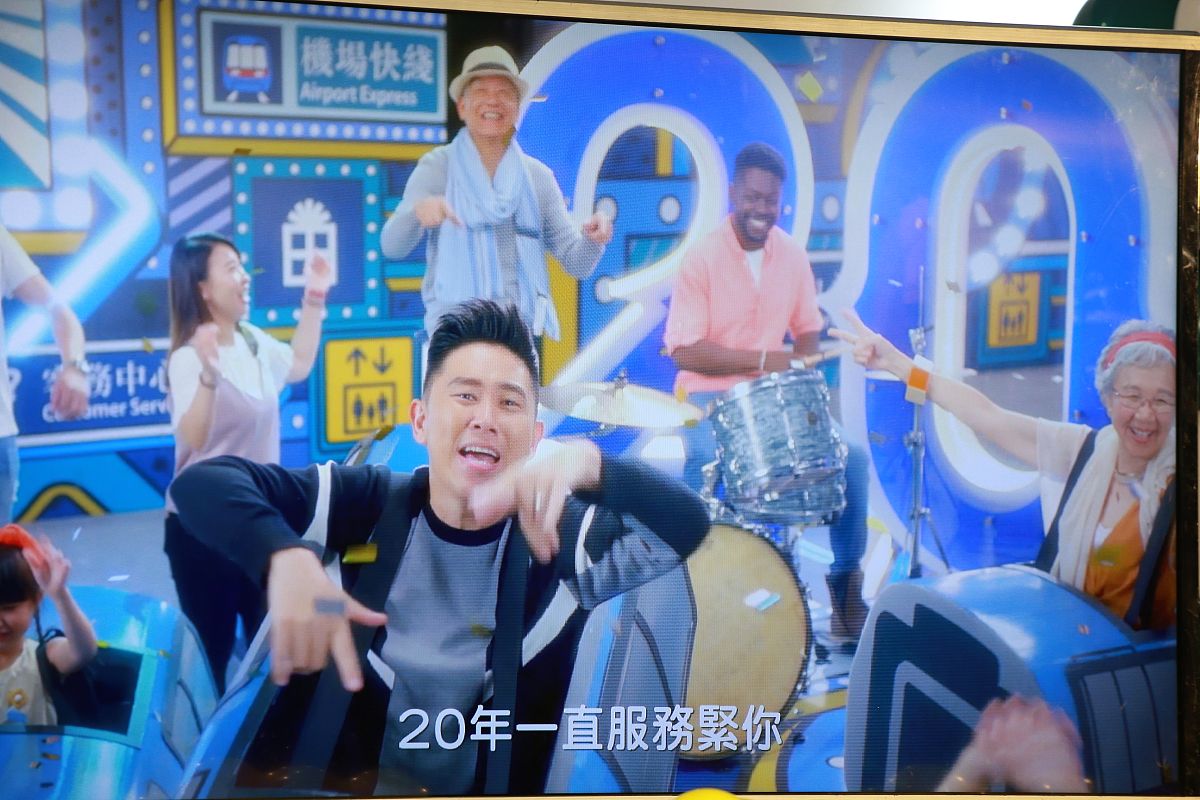 欧阳靖《RAP STAR》中文歌词 - 燃爆舞台的嘻哈巨星