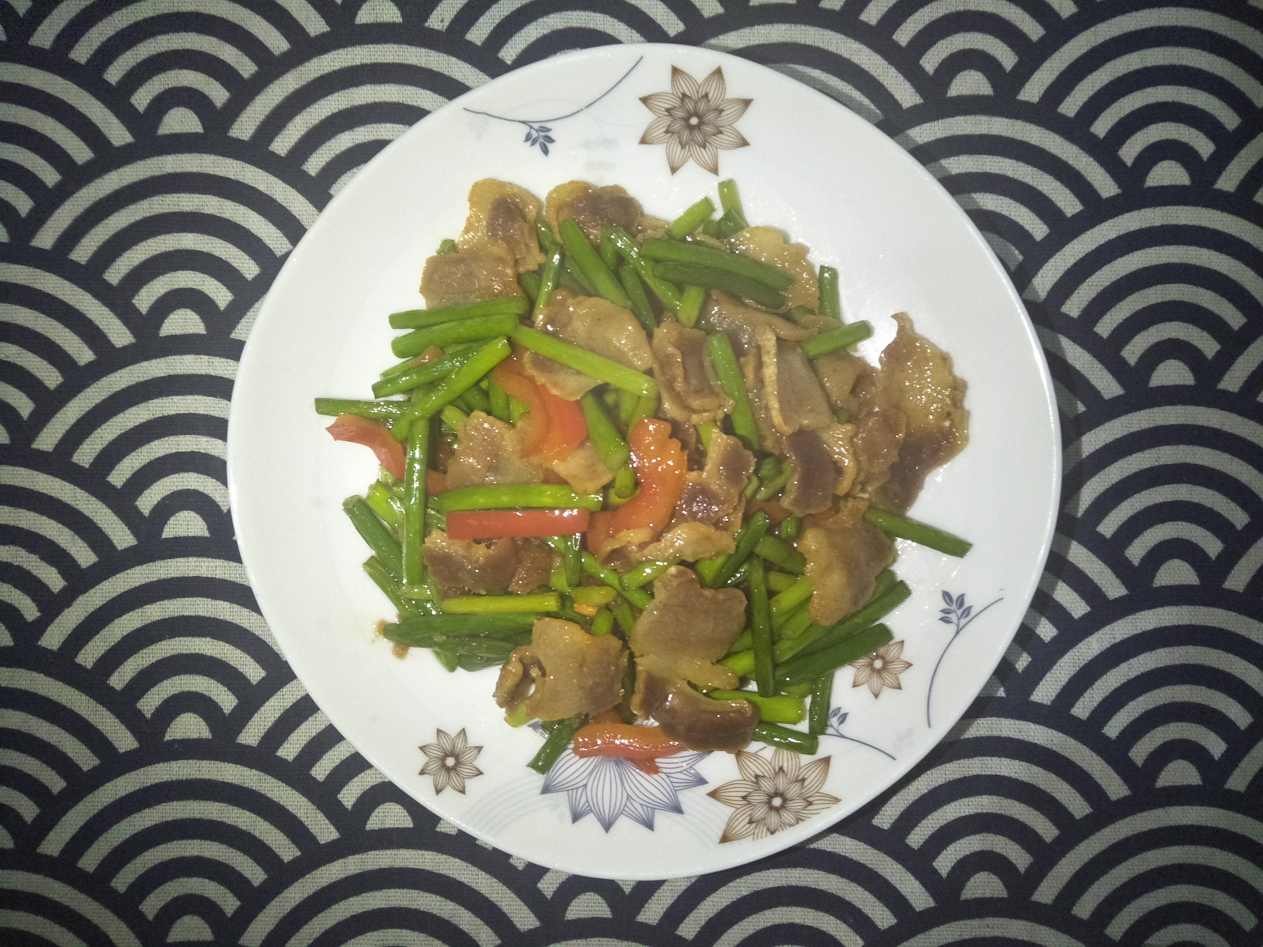 教你做美味的蒜苔炒腌肉,味道真的香,刚上桌就被抢光了