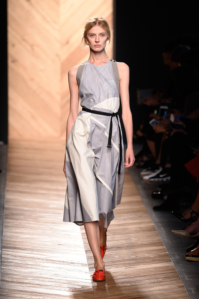 时装合成策略：如何高效获取五件不同部位高级时装