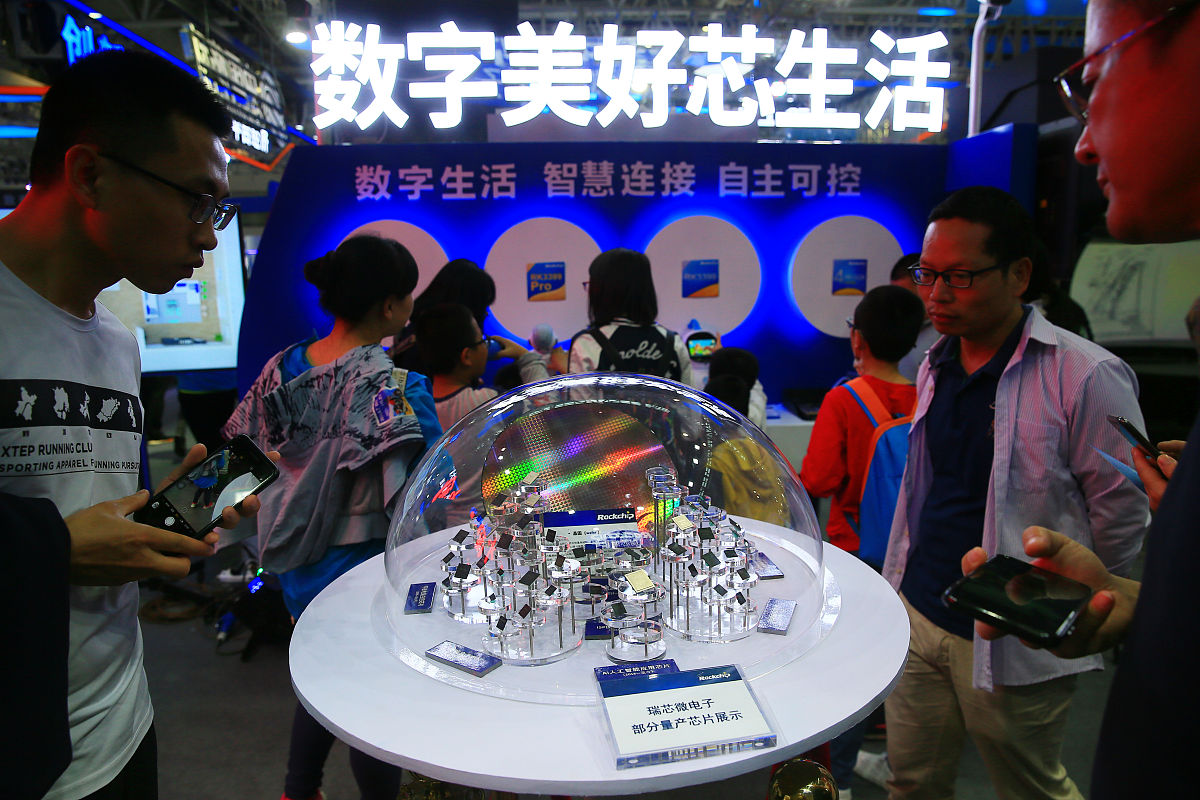 帮我想一个题材新颖有关陶瓷与互联网相结合的大学生创新创业计划书