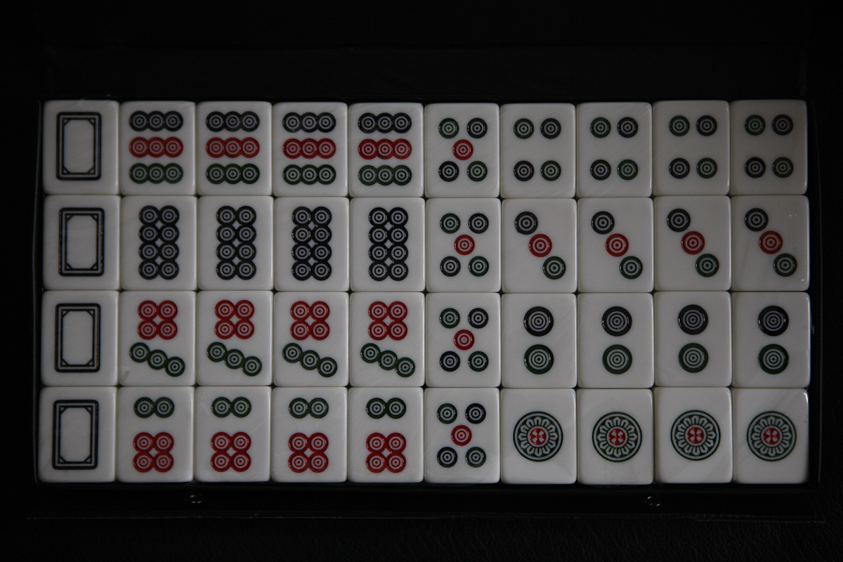 斗地主技巧：乙方双王一对5一对3和单4如何赢下对6大于对5大于对4的甲方