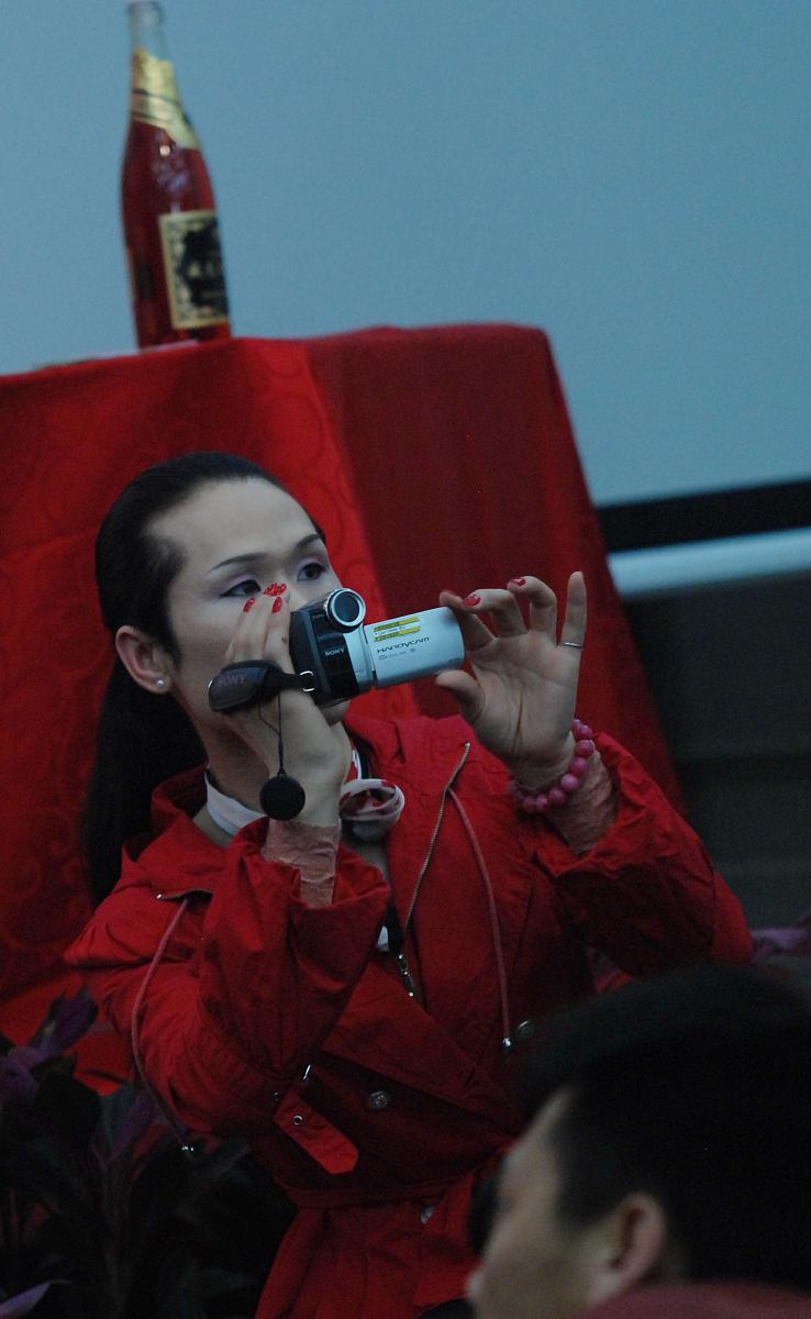 2010年4月27日,杭州,电影《a面b面》举行演员见面会.***_***+++_+++a