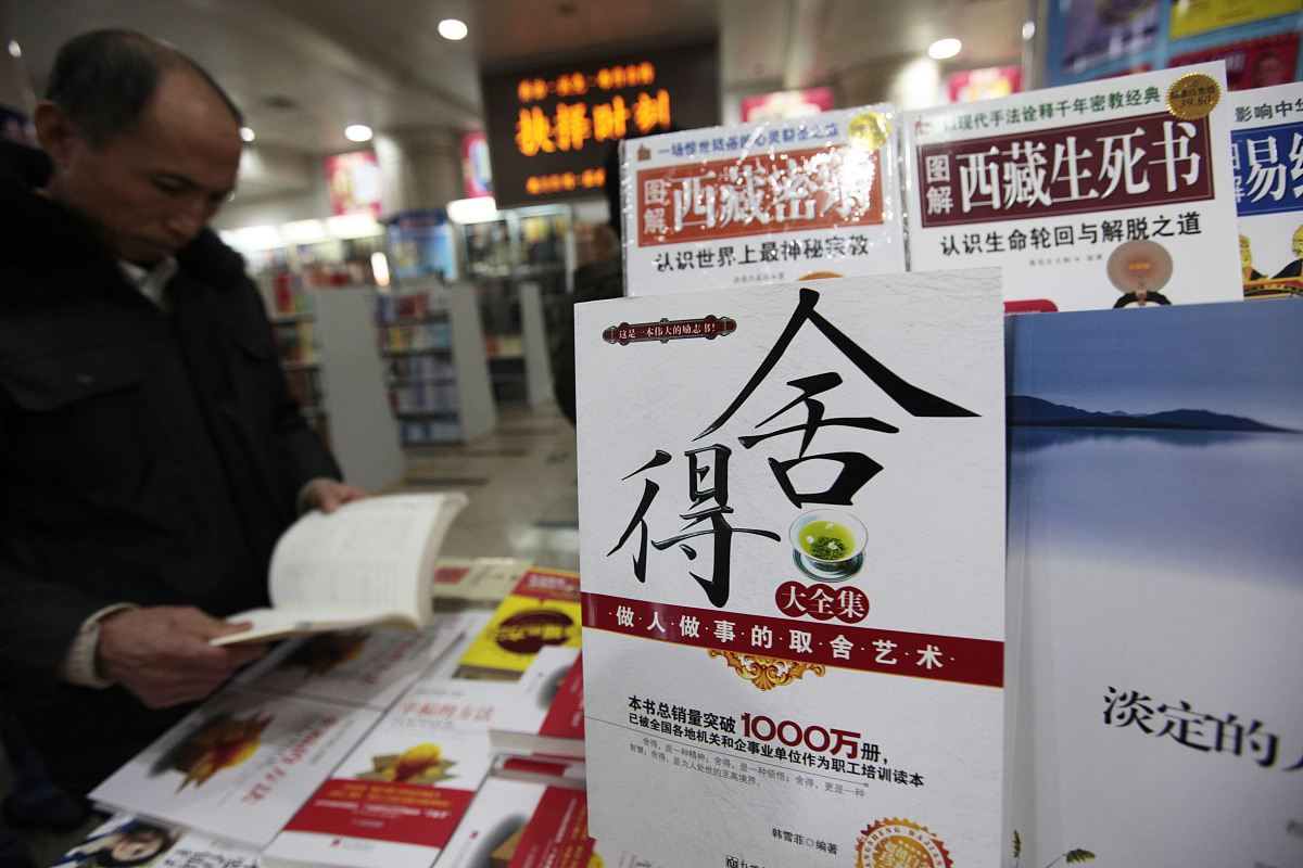 今天是实习的第十七天早上7点我和同学乘坐地铁到达了金山路站。然后步行前往公司。到达公司后我开始着手准备今天的任务在完成一些基本工作后就乘坐李凯凯的车去了镇海区项目部。到达项目部后就跟着李工开始了施工现场的检查。请你以这个开头完成一天的日记