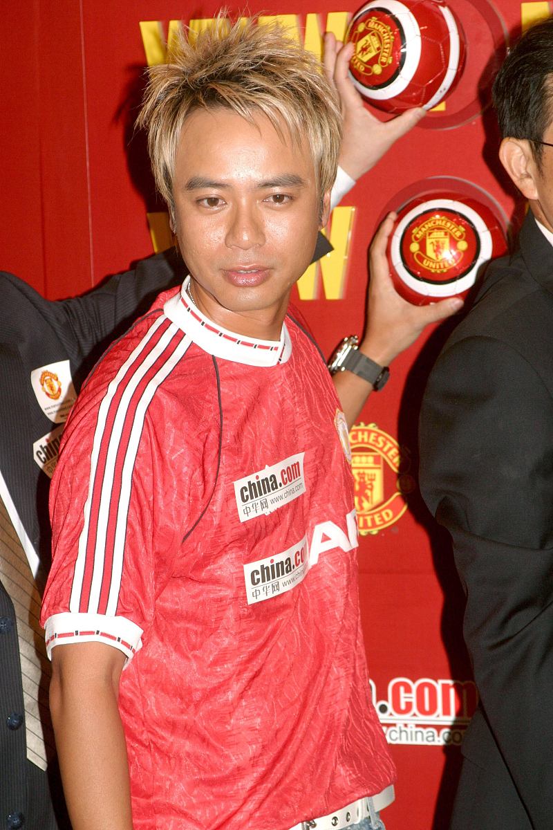 2005年7月12日,香港,李克勤出席"曼联中文官方网站发布会".+++_+++李