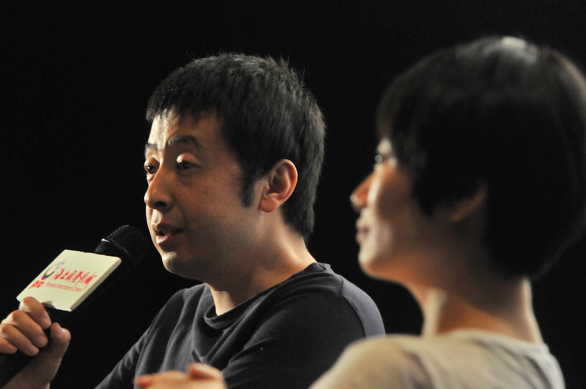 2010年7月4日,浙江宁波,电影《海上传奇》宣传发布会.  (应摄影师要求