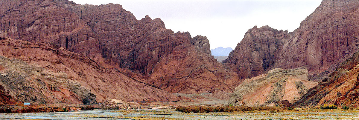 新疆旅游攻略：探秘天山、体验丝路文化、品尝美食