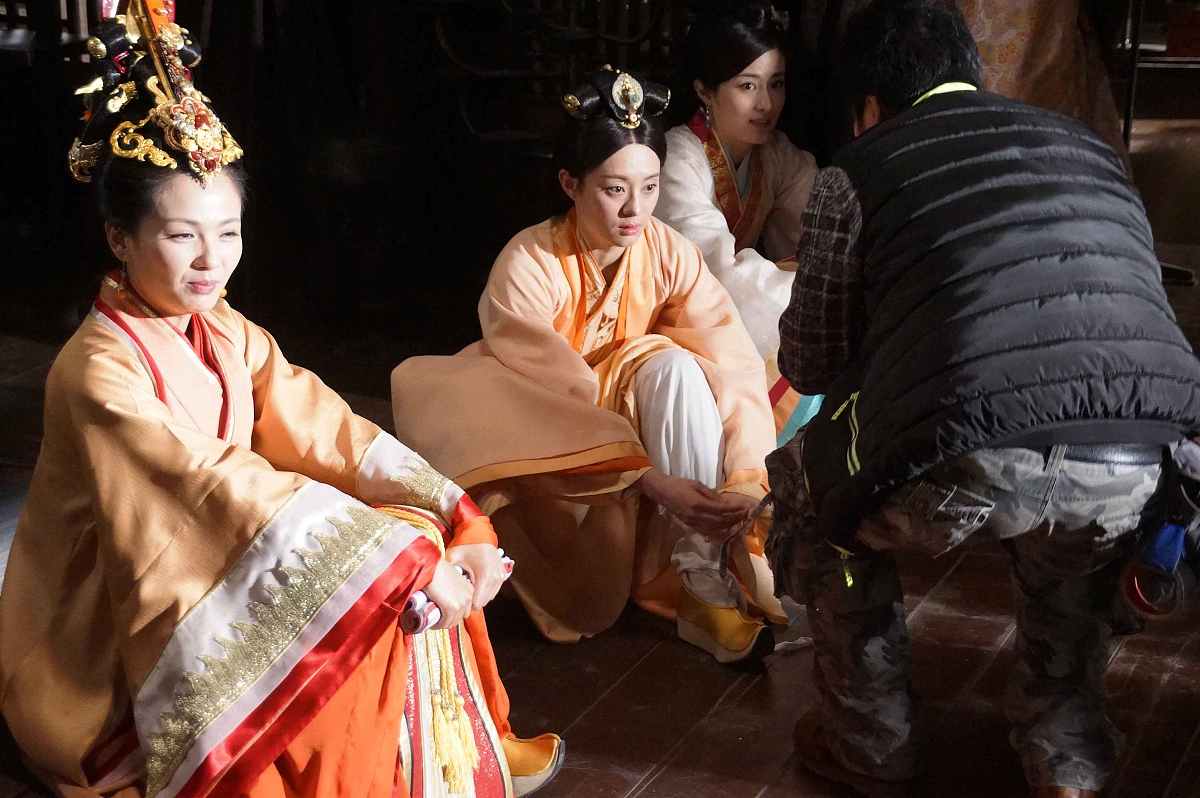 皇上戏妃子下一句：如何巧妙回应？