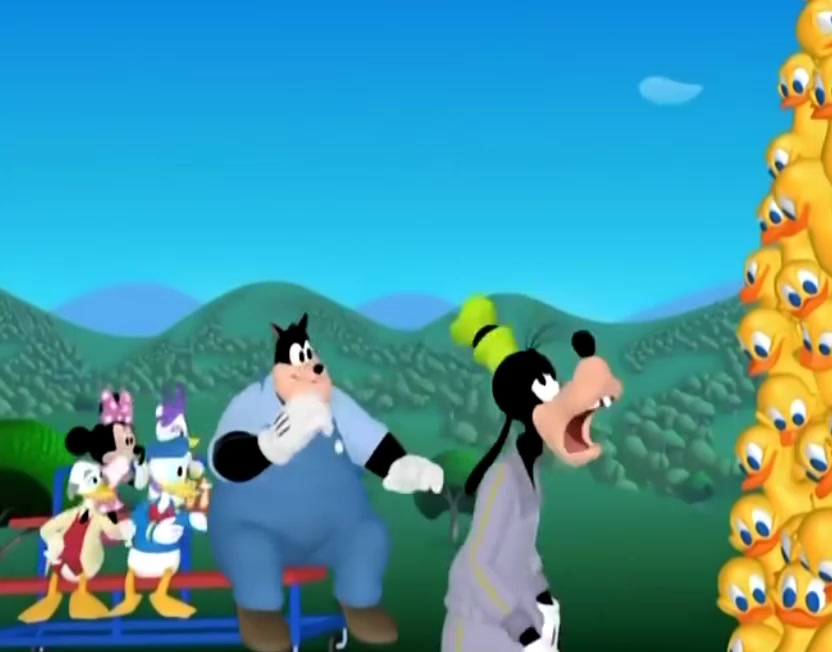 米奇妙妙屋:高飞遇到一个巨高的橡皮鸭高塔,他该怎么成功翻越?