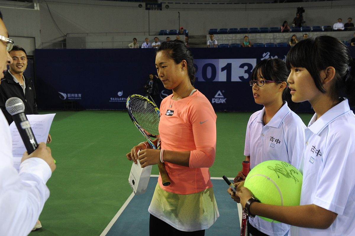 郭艺羽毛球技术精湛，值得称赞！