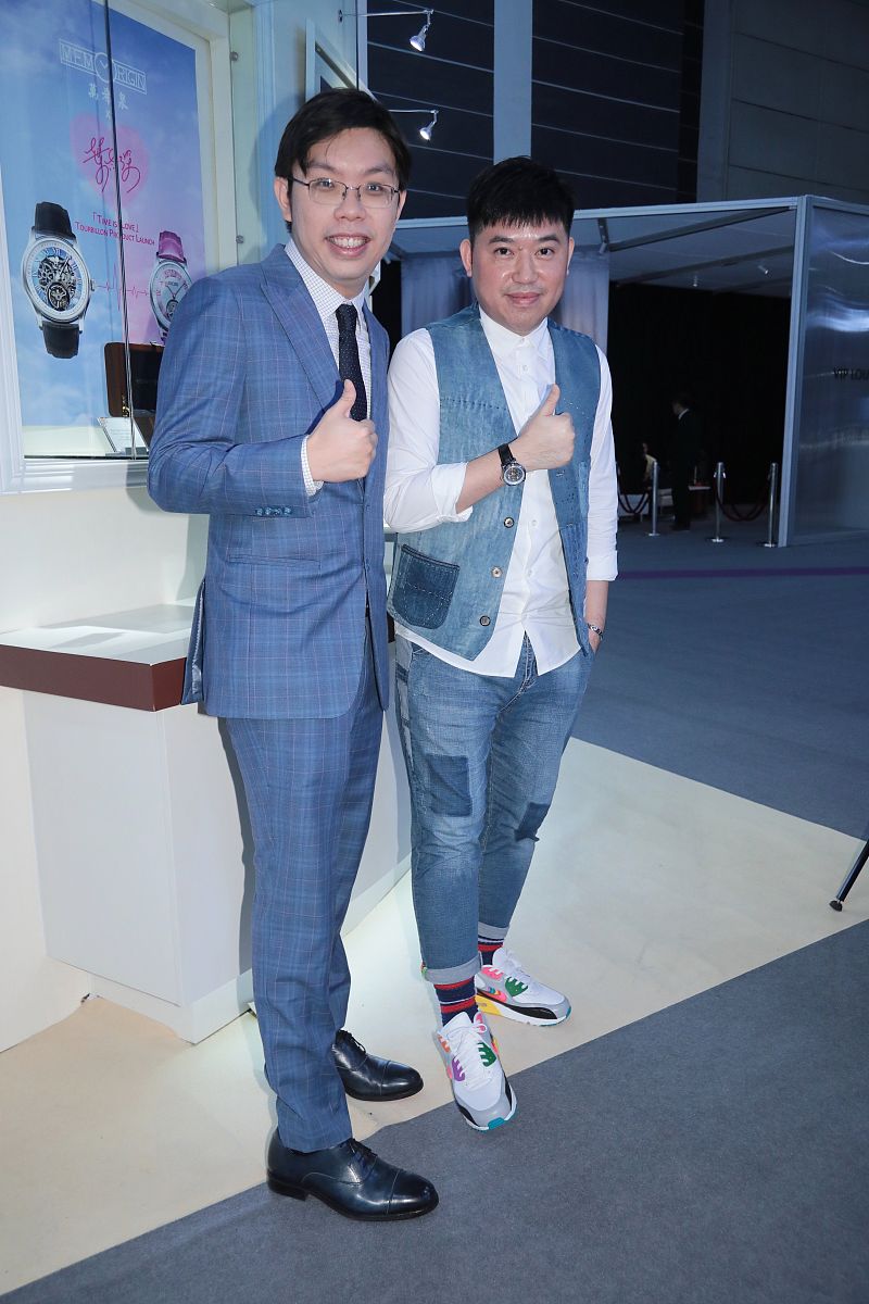 1在猪宝不开心的时候生气的时候自闭的时候抑郁的时候没人吐槽的时候做各种选择纠结的时候黄泽恩没有及时给她打视频黄泽恩没有充分地给她满满的关爱；2猪宝生气的时候黄泽恩没有马上打视频哄她黄泽恩没有主动马上给她买好吃的哄她黄泽恩没有给她买花哄她；3黄泽恩经常不等猪宝睡了自己就先早早睡觉了导致猪宝晚上睡不着更加焦虑；4在猪宝进行人生的几条选择时黄泽恩没有认真的帮猪宝调研资料没有给她指出最正确的选择没有经常跟