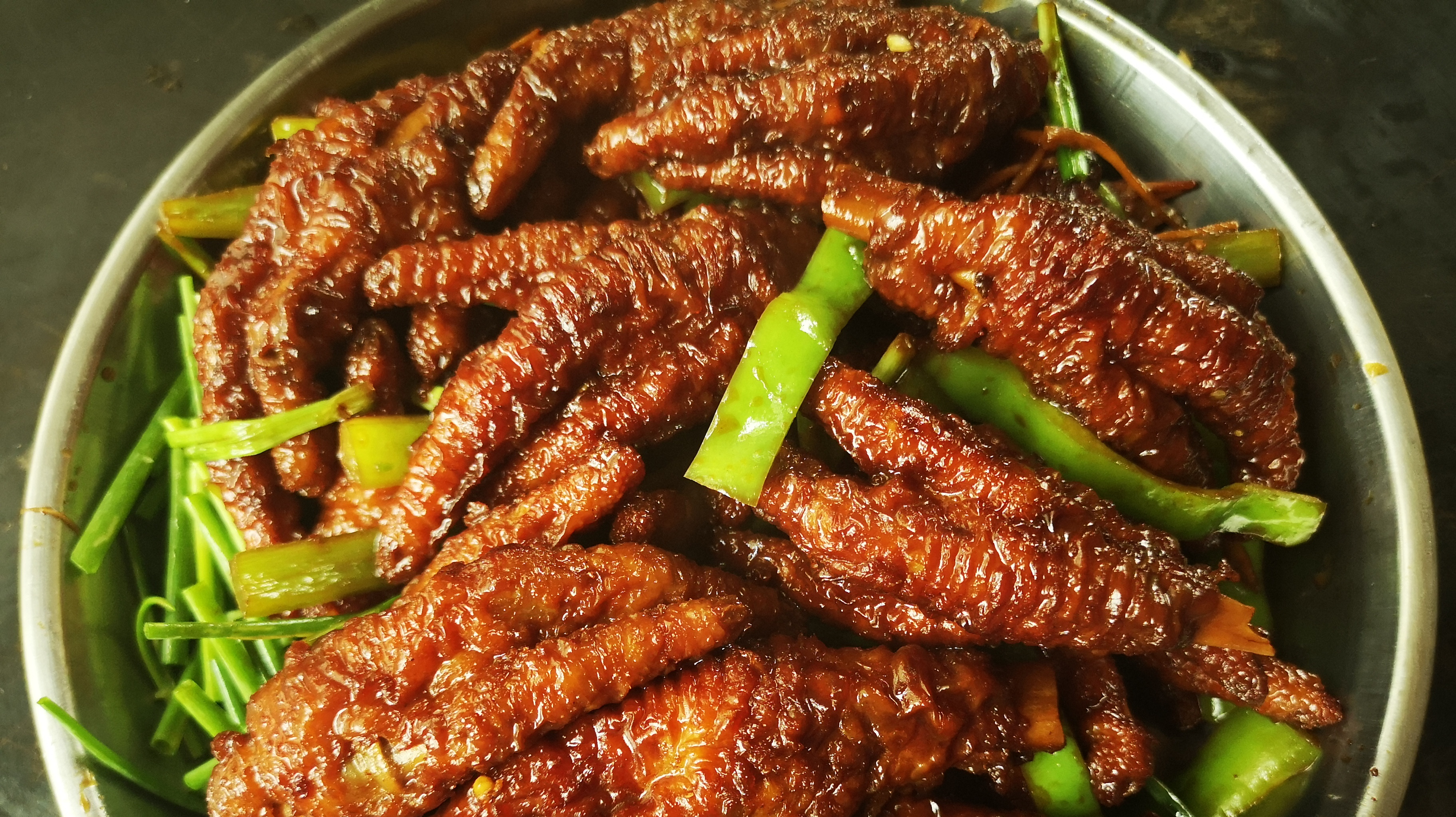 大厨教你“虎皮鸡爪”的正宗做法,做出来非常香脆爽口