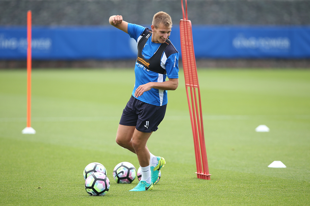 巴斯托尼踢球风格深度分析：技术特点、战术作用及未来潜力