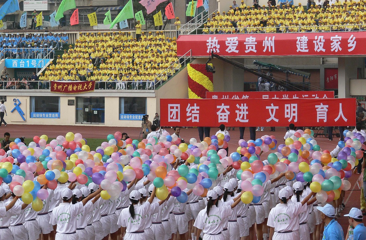 请结合资产管理事业部、董事会秘书处、政策研究室、产业促进部、监察总部五个部门特色并渲染带有九州通医药集团股份有限公司企业文化气息为运动会方阵拟一个合理的助威口号每四个字为一句要求寓意鲜明对仗工整朗朗上口一定要押韵