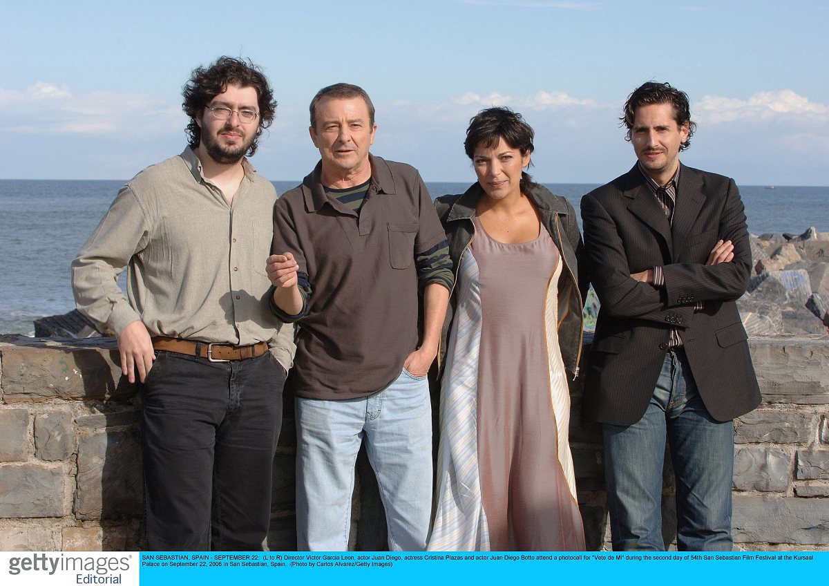 请以雅思口语Part 2的标准回答问题 Describe a movie you recently watched and would like to watch again 时长为两分钟以你的名字为素材