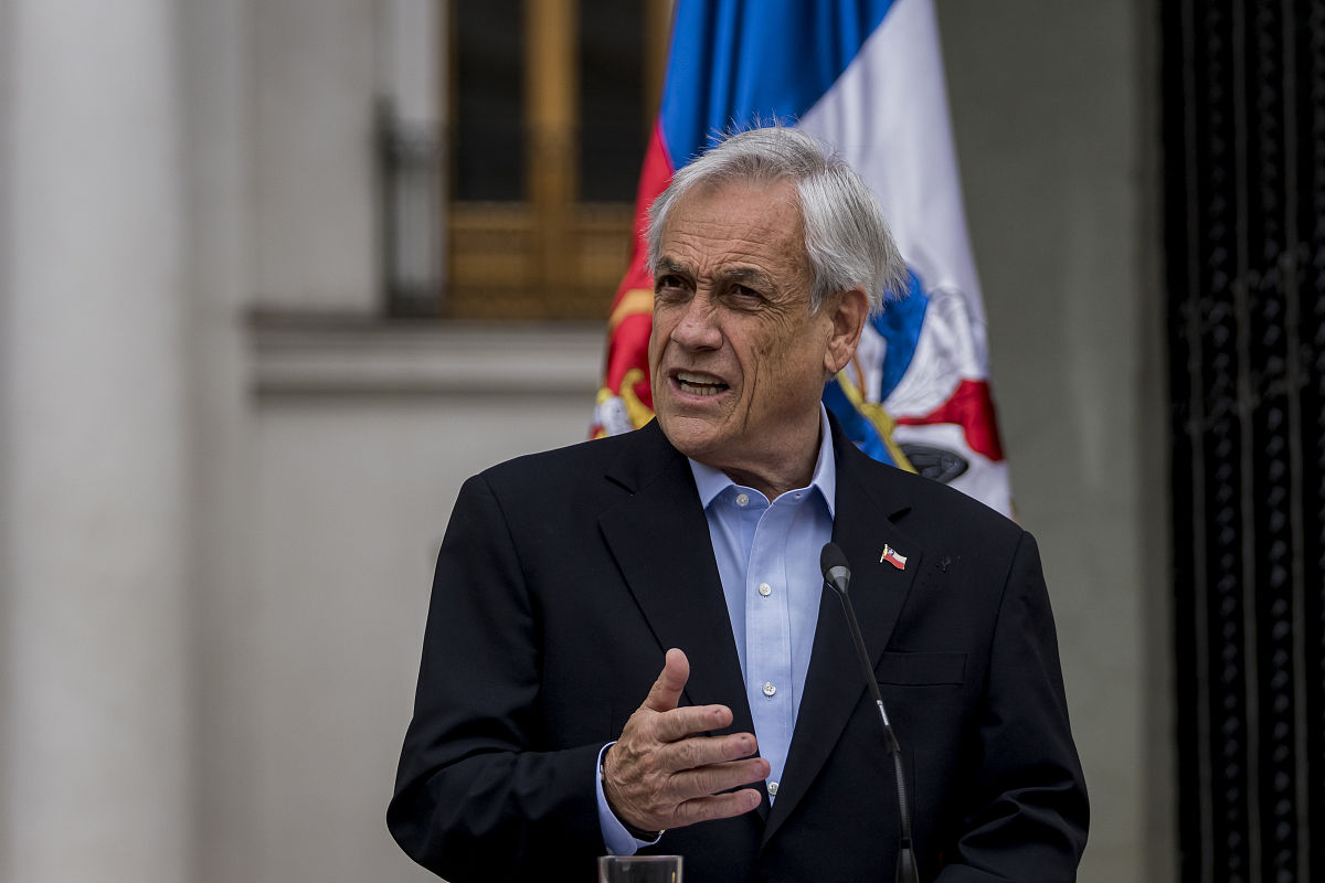 晚上好！有什么需要我帮忙的吗？