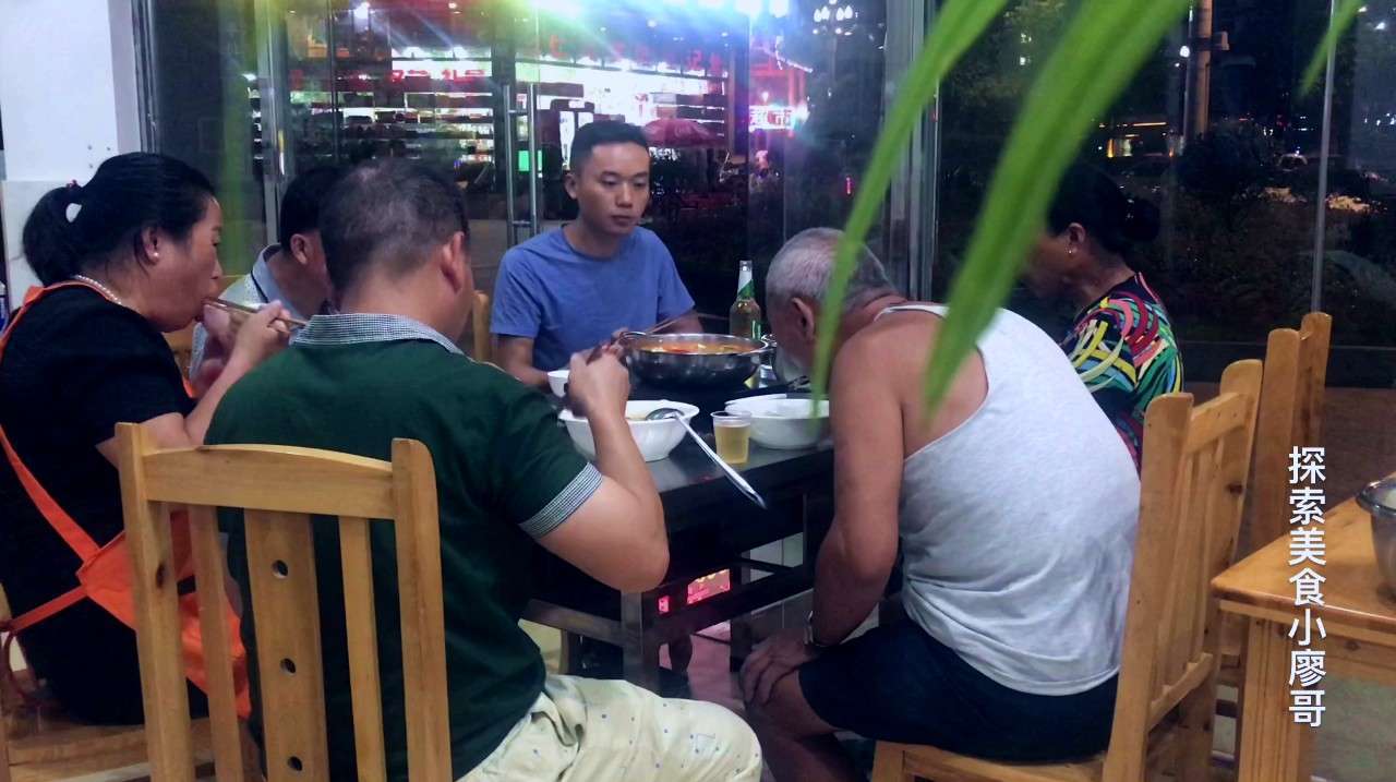 开饭店的大姐做红酸汤牛肉,详细配料过程,做出来的牛肉太好吃