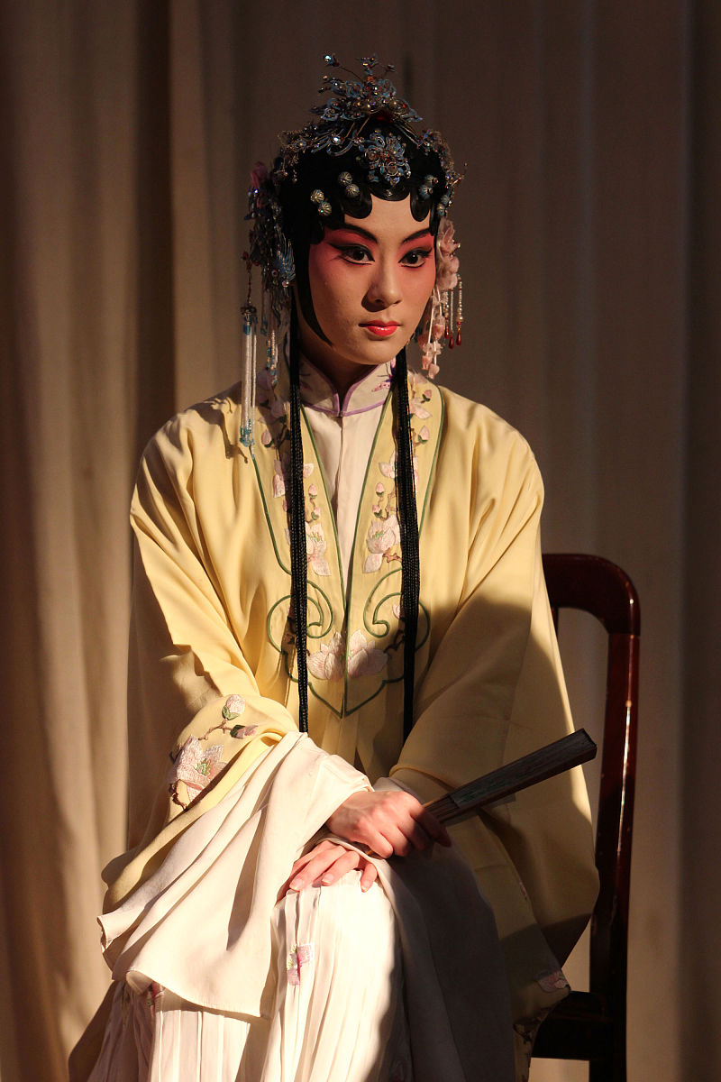 2014年4月16日,武汉,参加中华戏曲文化节演出的苏州昆剧院演员刘煜应