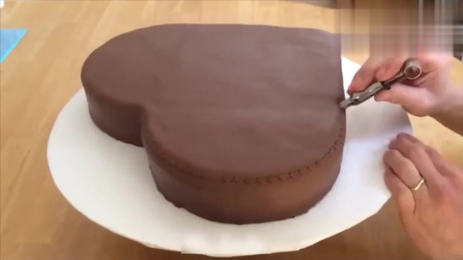 爱心蛋糕竟然是这样做出来的,我说怎么那么好看呢!太简单了!