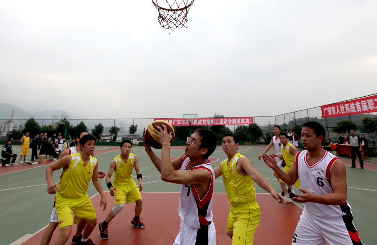 庆五一劳动节！区总工会举办三人篮球赛，展现青春风采