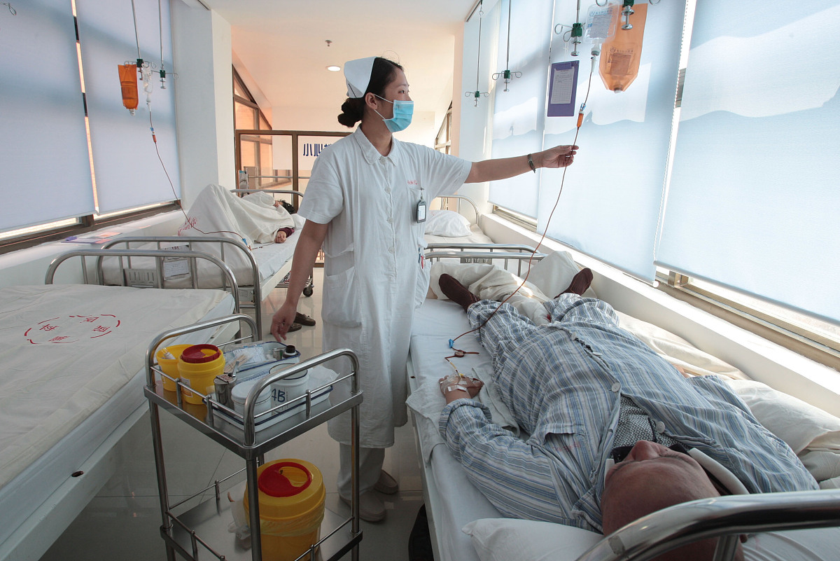 神经外科重症病人早期肠内营养支持的治疗和护理相关文献评述写成一段话格式不少于200字。