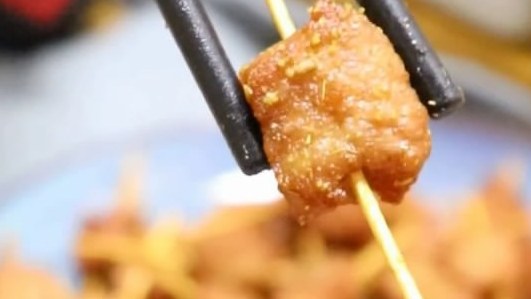 #腊八攻略#腊八节到了想吃什么美食呢?来点牙签肉吧!喜欢吃有嚼劲的可以复炸, 这是牙签肉最