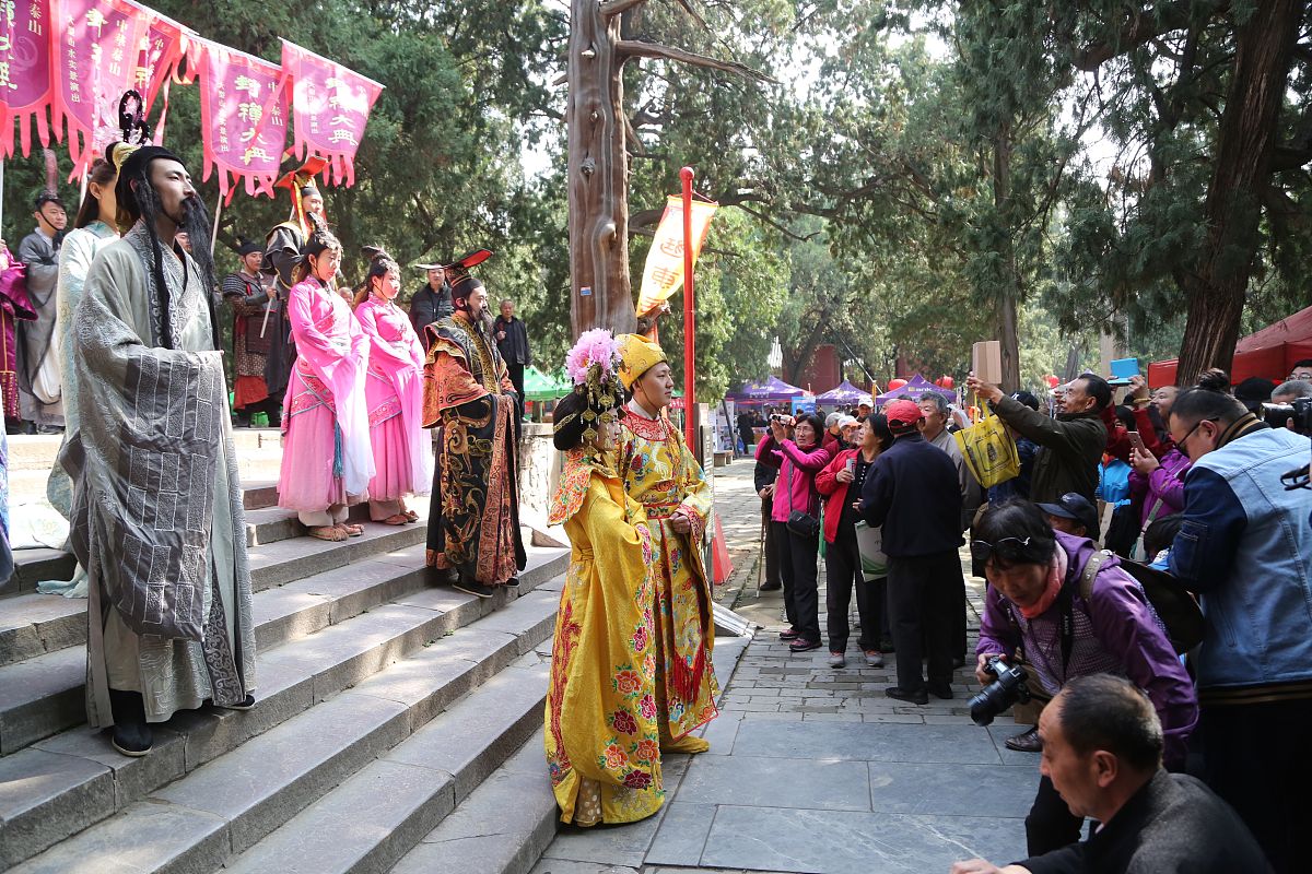 b我 b大帝brbchatcaict b大帝是指在历史上被尊称为皇帝或大王的统治者其权力通常是绝对的。在中国历史上著名的大帝包括秦始皇、汉武帝、唐太宗、宋太祖等；在欧洲历史上著名的大帝包括罗马帝国的凯撒大帝、拜占庭帝国的查士丁尼一世等。brb我 b你是谁brbchatcaict b我是chatcaict。我可以查数字企业信息测算数字经济产业规模讲笑话和陪你聊天哦。brb我 b你是谁brbchatc