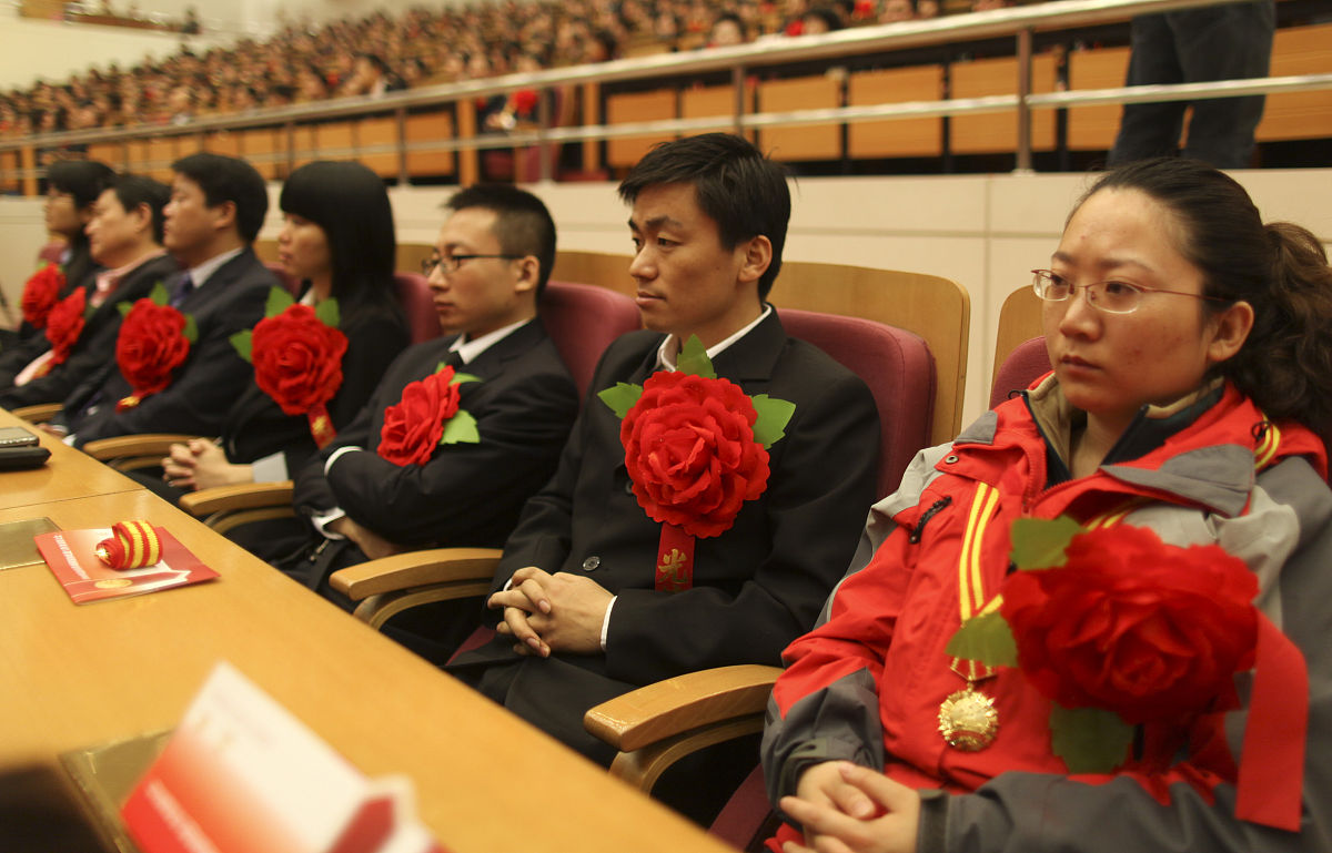 弘扬劳模精神凝聚实干力量向榜样学习向劳模先进学习！请积极转发！ 我应该怎么回复