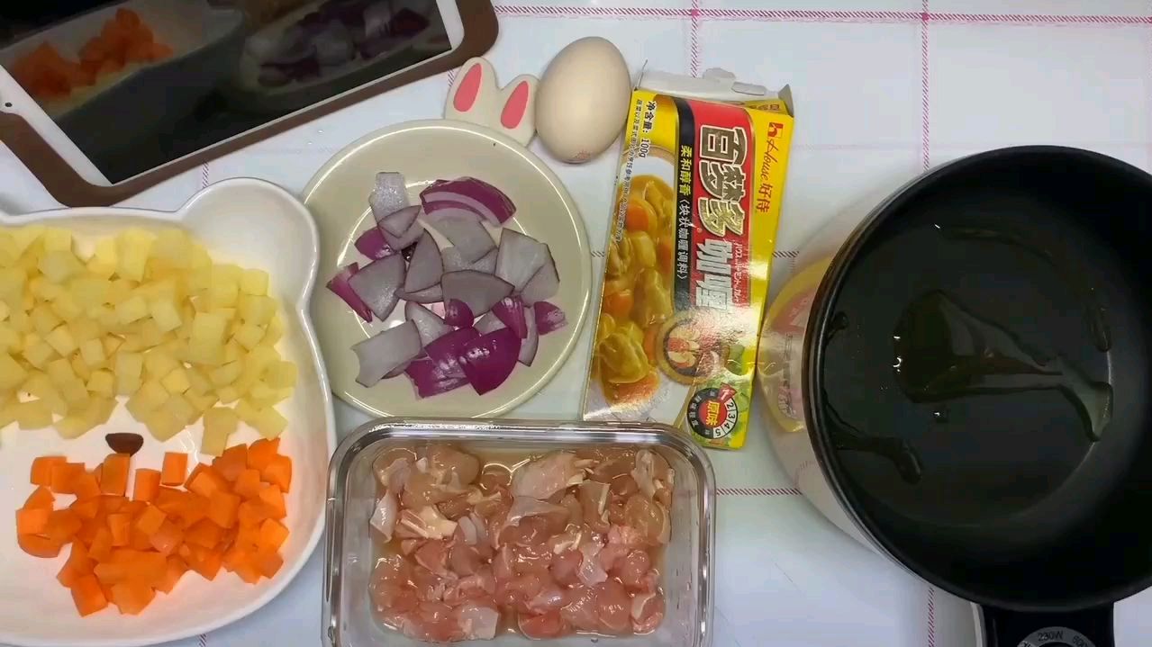 寝室自制咖喱饭,加上洋葱,香浓味美,制作简单