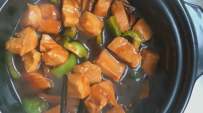 第一次尝试做酱焖鸡胸肉,惊艳一下家人!