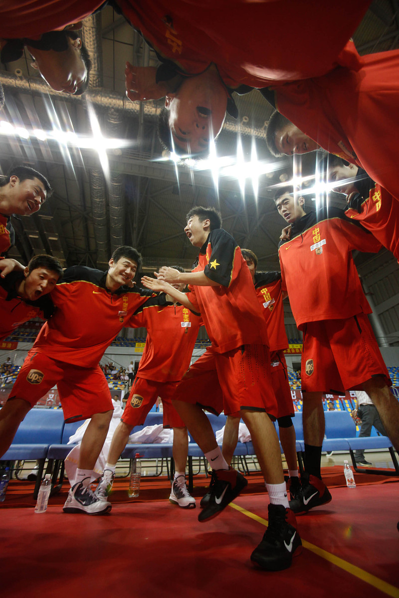 请详细分析如下文章Chinas first national breakdancing team officiallymade its debut after the second qualification trials held at Nanjing＇s Lishui Extreme Sports HallEight breakdancers four men and four women s